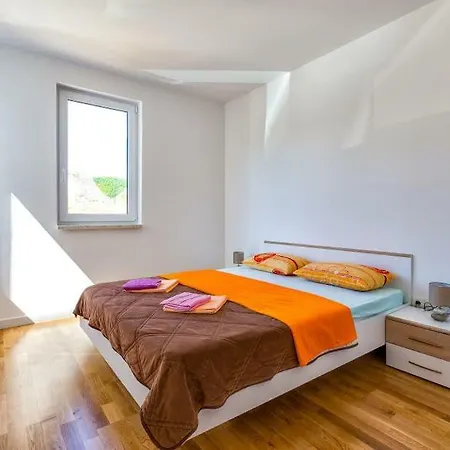 Diana Apartment *