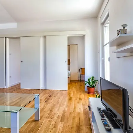 Diana Apartment *